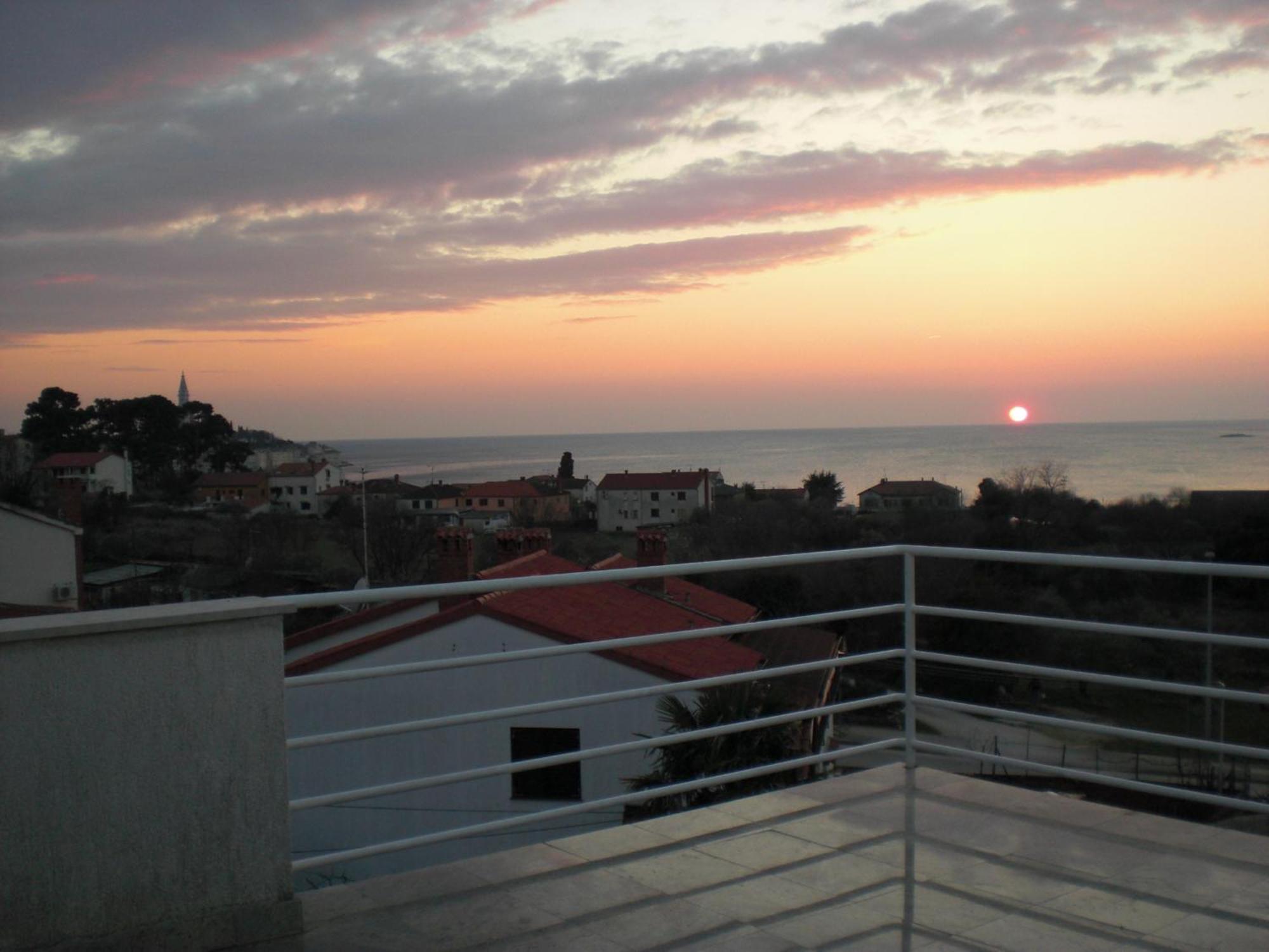 Apartments Panorama Ровин Екстериор снимка